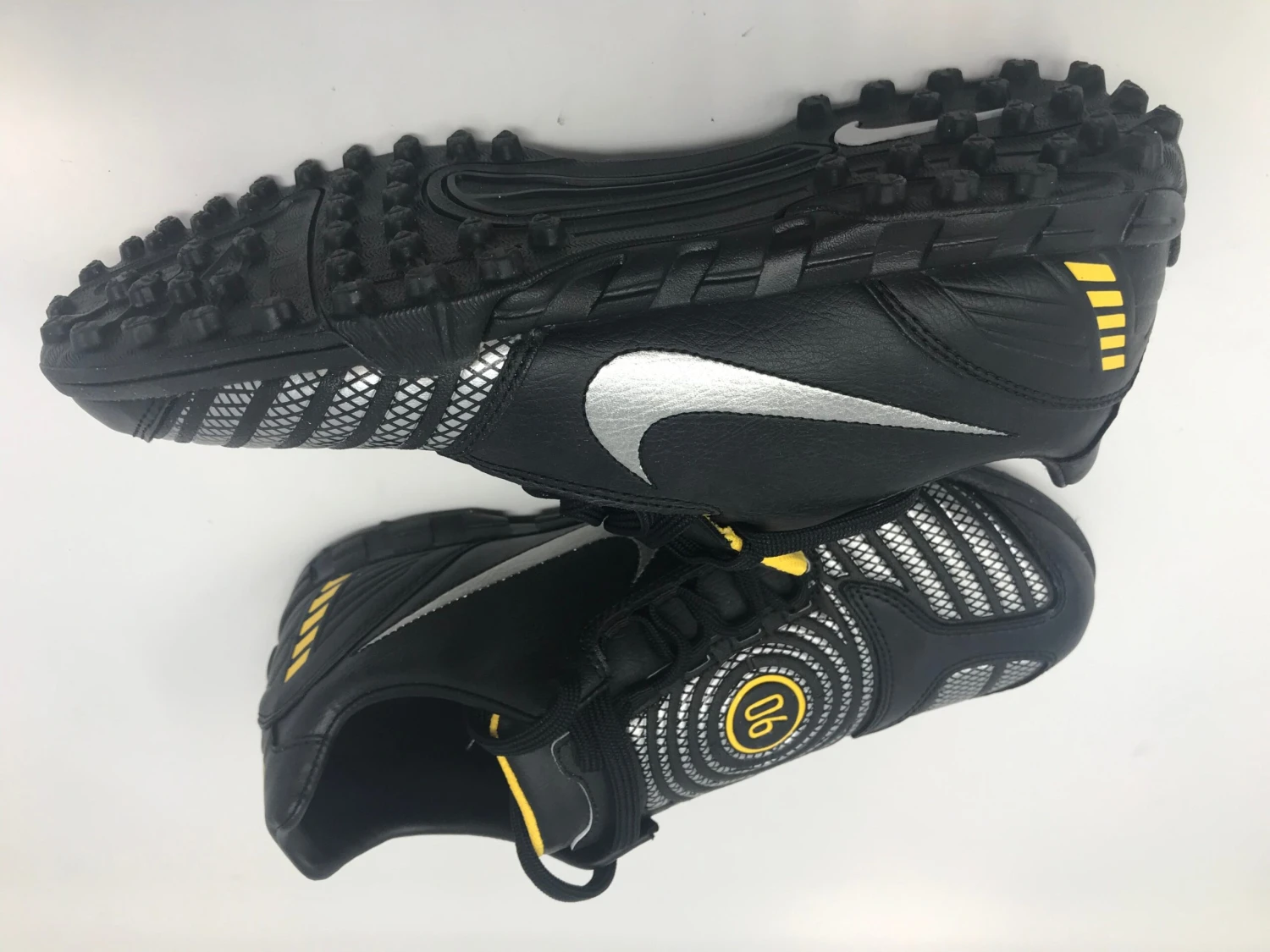 New Nike Total 90 Shoot Ll TF Size Men 9.5 Soccer Cleat Blk/Silver/Org 318881 4 New Nike Total 90 Shoot Ll TF Size Men 9.5 Soccer Cleat Blk/Silver/Org 318881 - Image 2