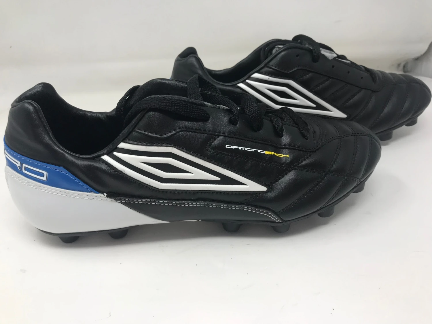 New Umbro ES-Diamondback-A HG Men's 10.5 Molded Soccer Cleat Black/Blue/White 5 New Umbro ES-Diamondback-A HG Men's 10.5 Molded Soccer Cleat Black/Blue/White - Image 3